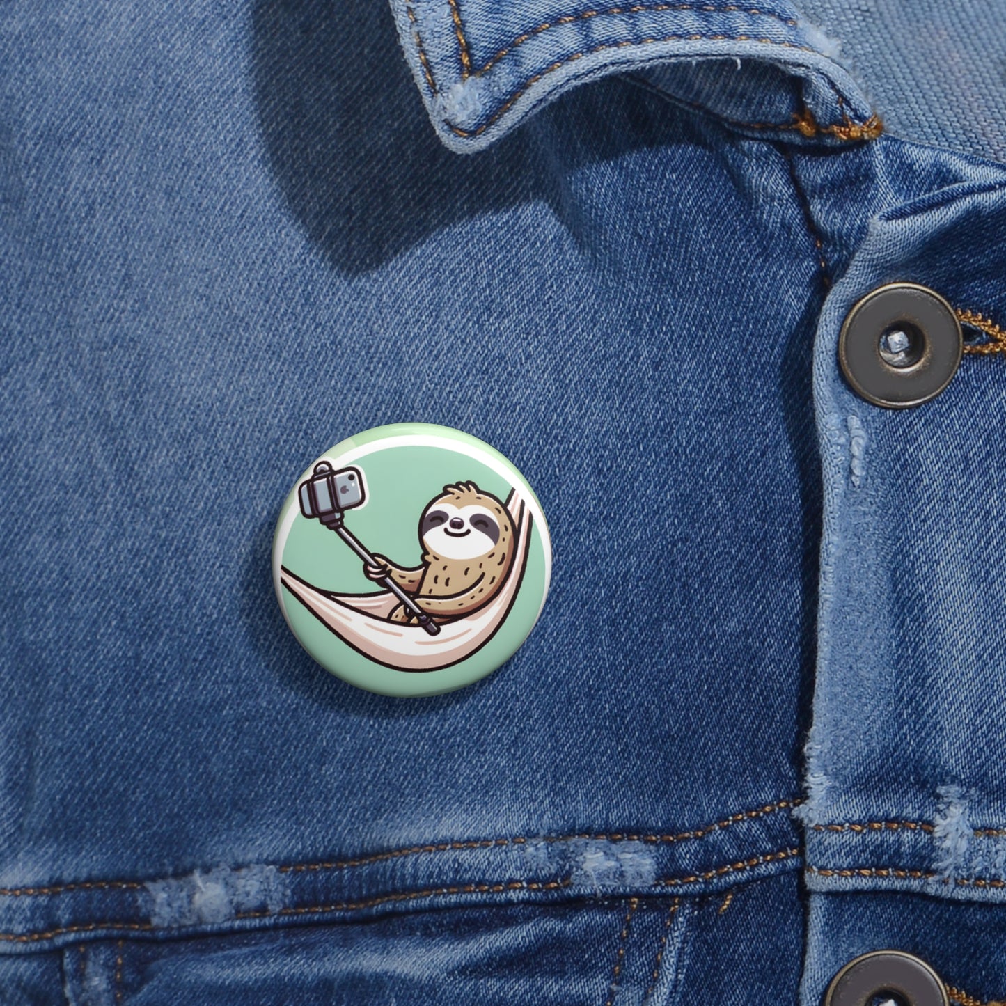 "Selfiemaker" Pin – 250 Selfies? You’re a Pro! 📸🦥✨